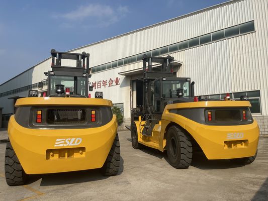 45-90 Degree Tilt Angle Heavy Lift Forklift with Yuchai Or CUMMINS Engine and Tire Prong Attachment