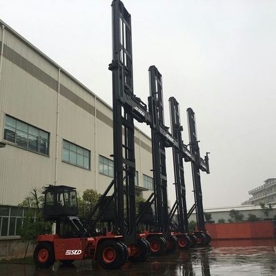 ตัวจัดการคอนเทนเนอร์เปล่า 8 ตันสำหรับวางซ้อนคอนเทนเนอร์เปล่า 20 Ft 40ft ในลานคอนเทนเนอร์