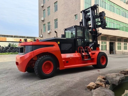 30T Heavy Lift Forklift กับเครื่องยนต์ Yuchai สีส้มแดงและด้านหน้าหรือล้อหลังการทํางานของกระป๋องควบคุม