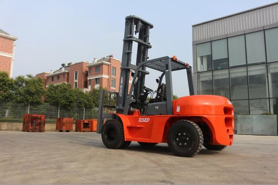 การเผาไหม้ภายใน 7000kgs 7 Tons 15k Forklift Equipment