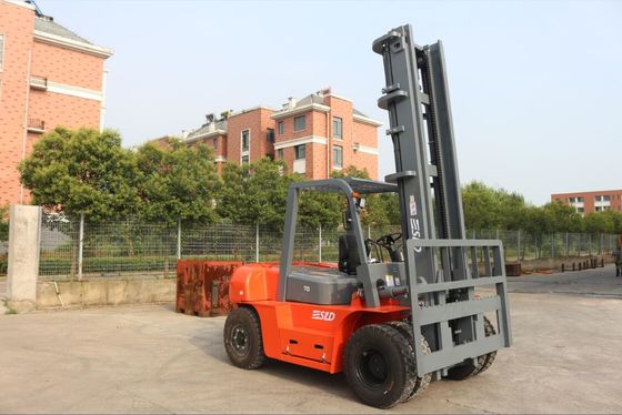 การเผาไหม้ภายใน 7000kgs 7 Tons 15k Forklift Equipment