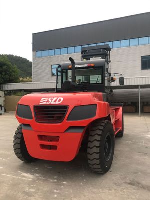 15t 15000 Kgs มุมทิศ งานหนัก Forklift สําหรับการใช้งานภาระหนัก