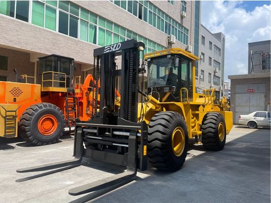 Box Type Frame 20T Load Off Road Forklift สำหรับภูมิประเทศที่ขรุขระ