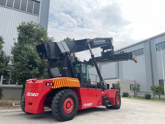 Ergonomic Cabin 45000kg Load RS Reach Stacker สำหรับคอนเทนเนอร์ขนาดใหญ่