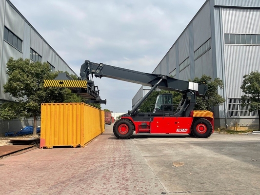 Ergonomic Cabin 45000kg Load RS Reach Stacker สำหรับคอนเทนเนอร์ขนาดใหญ่